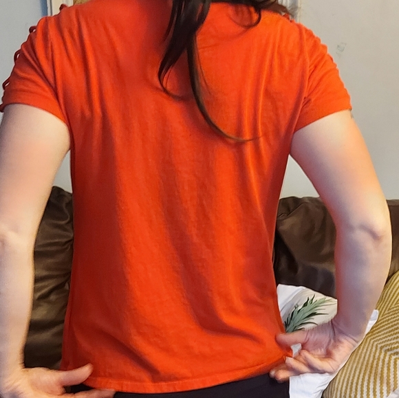 Red Guess t-shirt - Picture 7 of 10